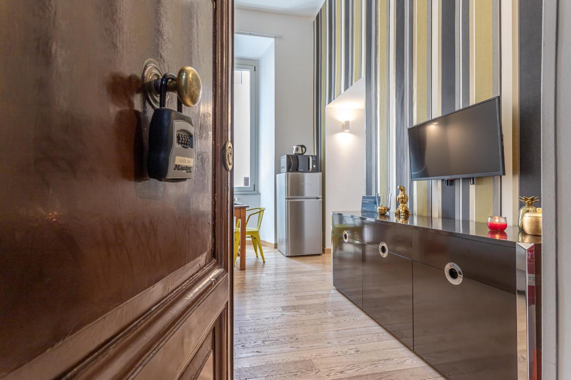 Private Apartment Colosseum Rome Bagian luar foto